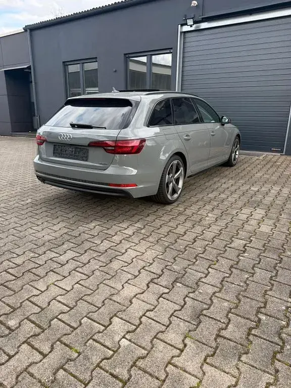 Gebraucht Audi A4 Sport 190 PS (139 kW) 2018 Grau Kombi