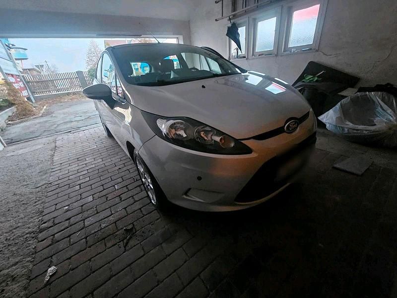 Gebraucht Ford Fiesta 60 PS (44 kW) 2009 Silber Kleinwagen