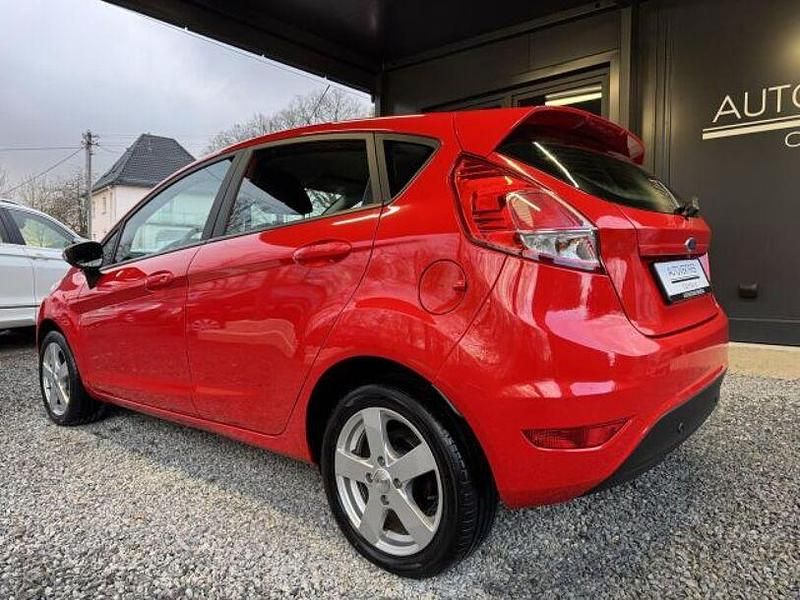 Gebraucht Ford Fiesta 82 PS (60 kW) 2015 Rot Limousine
