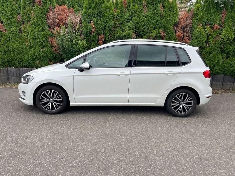 Weiß Gebraucht 2016 VW Golf Sportsvan Allstar Van / Kleinbus | 17.000 € (Fairer Preis) - Bild 1/4