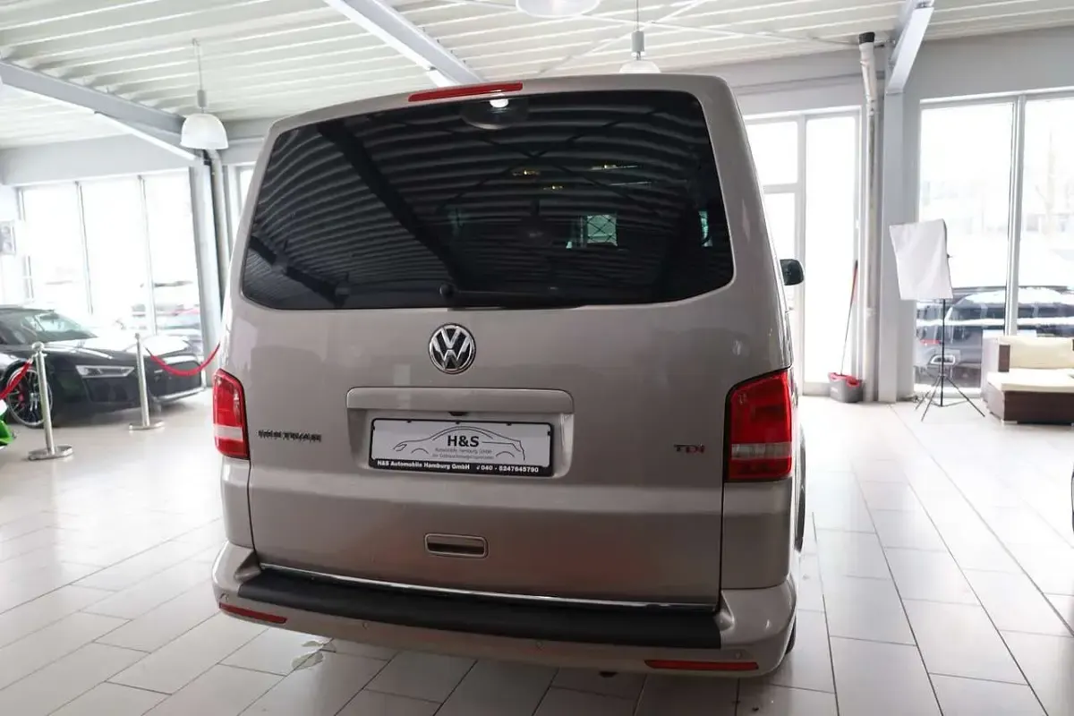 Gebraucht VW Multivan Highline 179 PS (131 kW) 2015 Sandbeige Van / Kleinbus