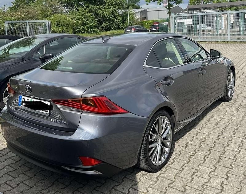 Gebraucht Lexus IS300h Luxury Line 223 PS (164 kW) 2019 Silber Limousine
