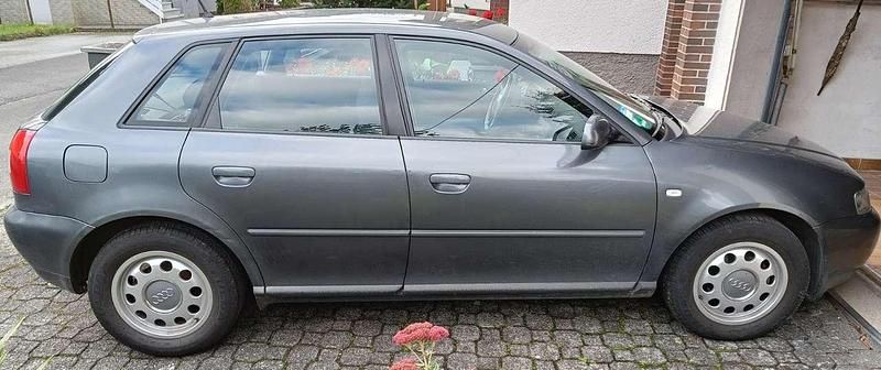 Silber Gebraucht 2001 Audi A3 Limousine | 1.950 € (Fairer Preis) - Bild 1/4