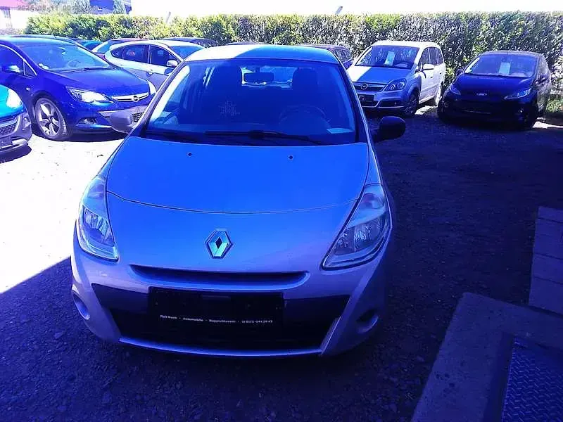 Gebraucht Renault Clio 75 PS (55 kW) 2012 Silber Kleinwagen