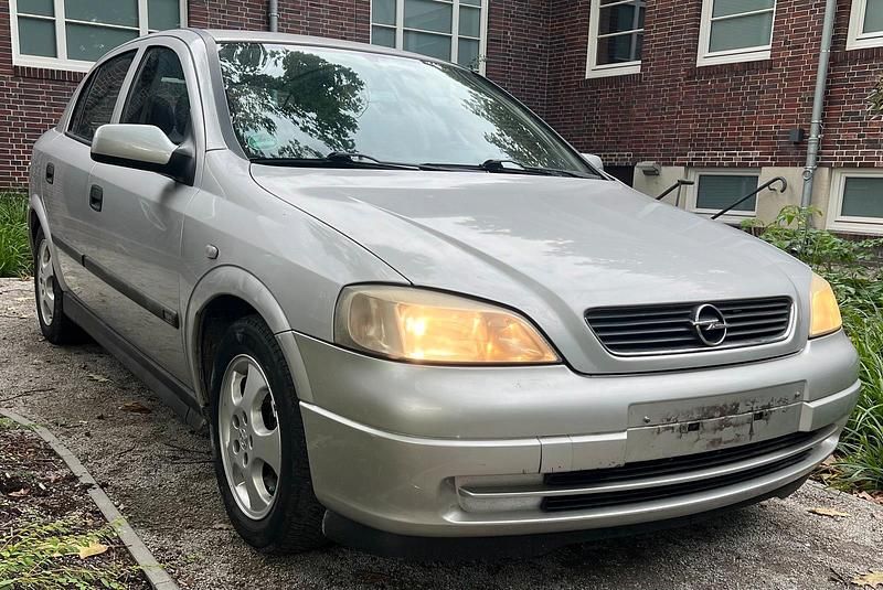 Silber Gebraucht 2001 Opel Astra Limousine | 699 € (Superpreis) - Bild 1/4