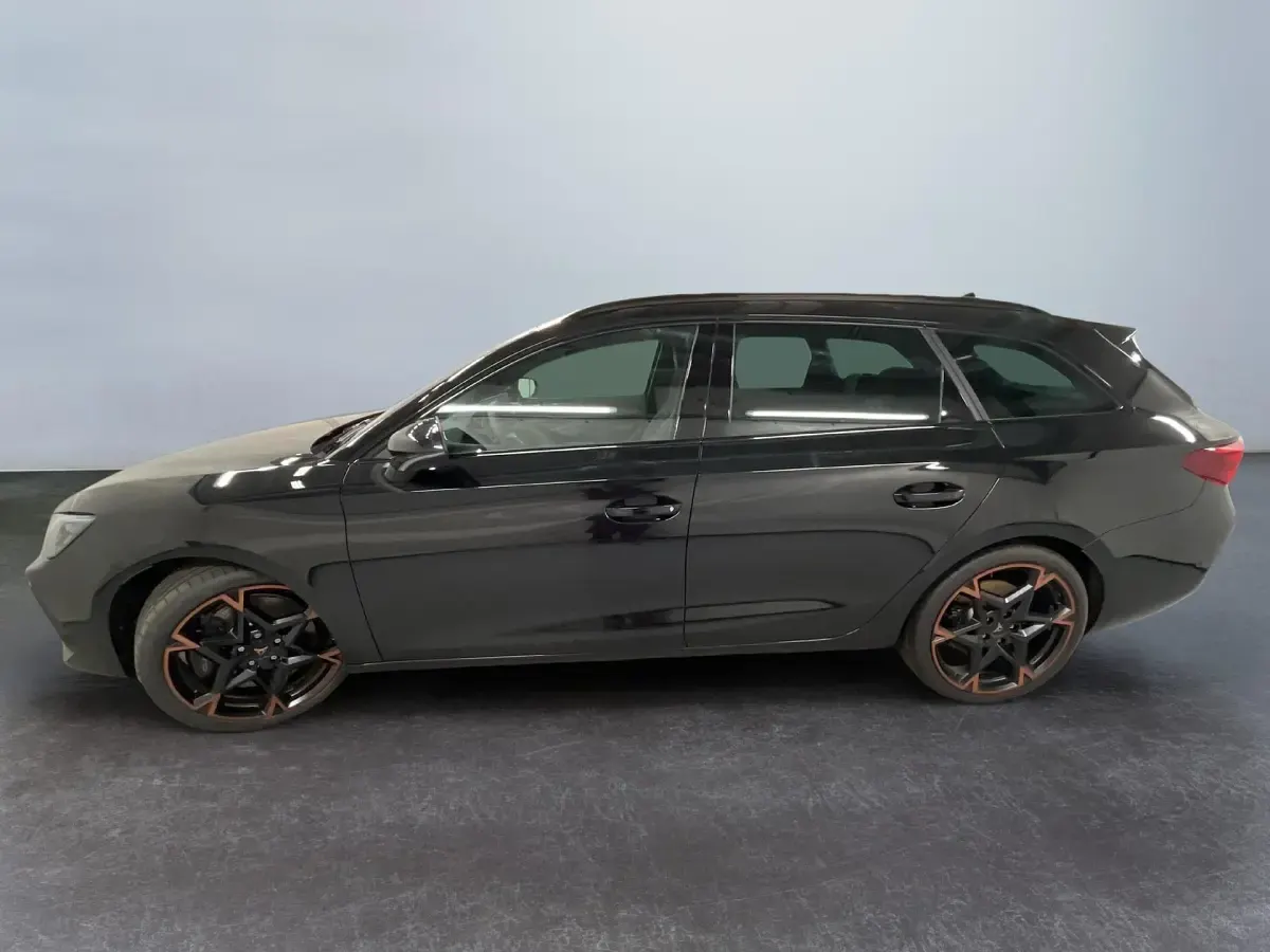Neu Cupra Leon VZ 333 PS (244 kW) 2026 0e  midnight black met. Kombi