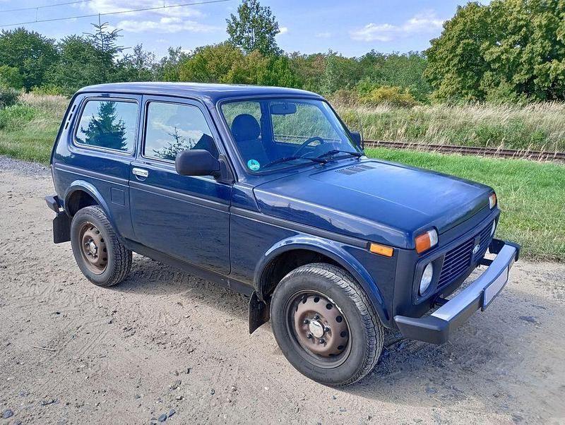 Grün Gebraucht 2014 Lada niva SUV | 5.500 € (Fairer Preis) - Bild 1/4