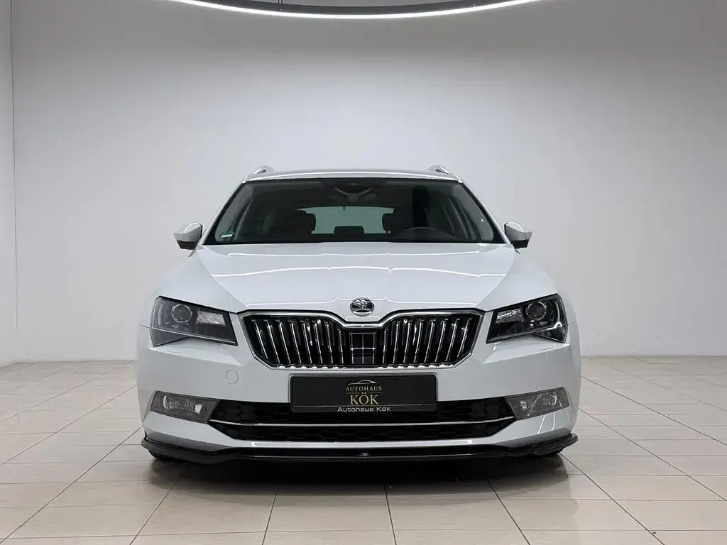 Gebraucht Skoda Superb Style 190 PS (139 kW) 2016 Weiß Kombi