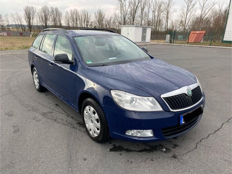 Blau Gebraucht 2012 Skoda Octavia Kombi | 3.200 € (Fairer Preis) - Bild 1/4