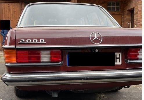 Gebraucht Mercedes 200 60 PS (44 kW) 1982 Rot Limousine