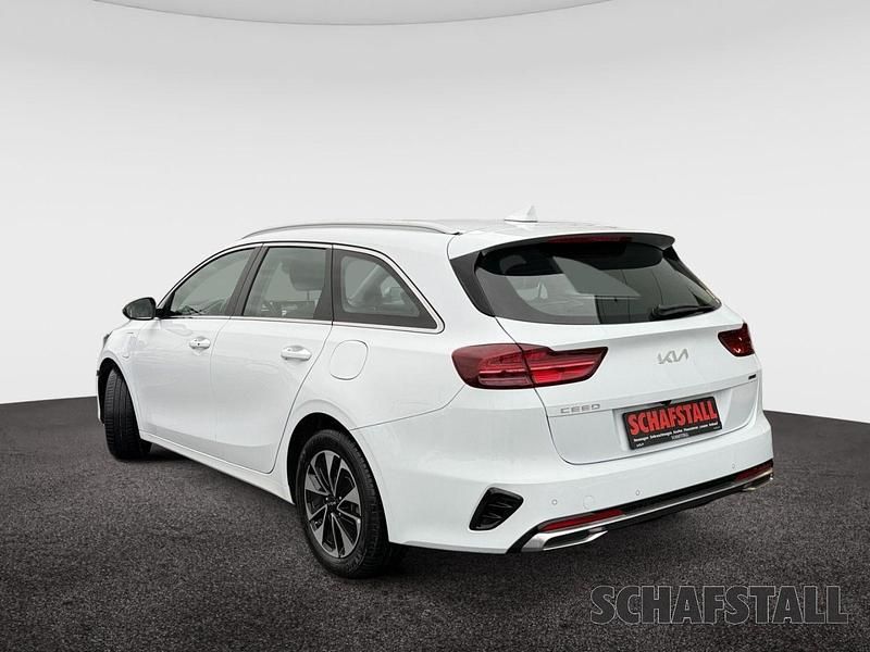 Gebraucht Kia Ceed Sportswagon Vision 141 PS (103 kW) 2022 Weiss (casa white) Kombi