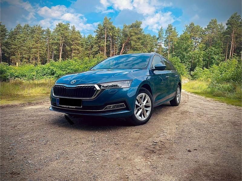 Blau Gebraucht 2021 Skoda Octavia Style Kombi | 22.900 € (Fairer Preis) - Bild 1/4