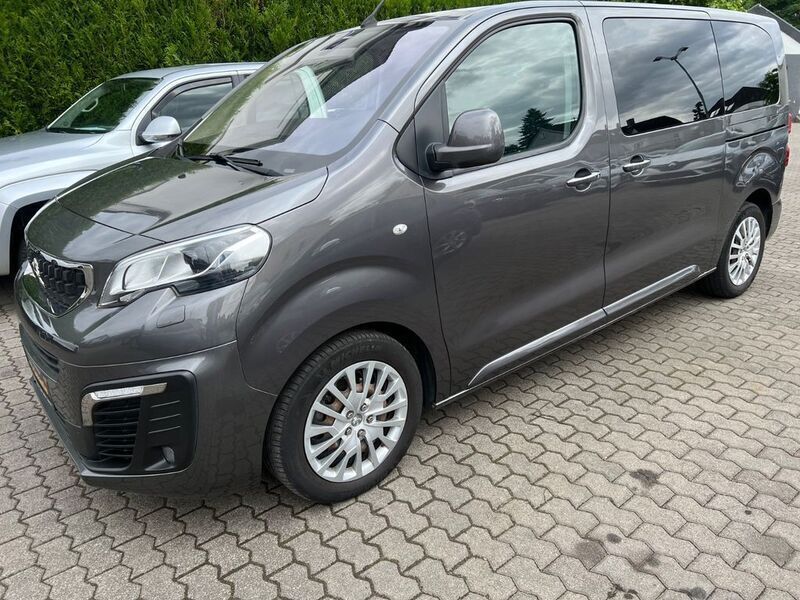 Grau Gebraucht 2017 Peugeot Traveller Active Van / Kleinbus | 23.890 € (Fairer Preis) - Bild 1/4
