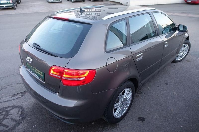 Gebraucht Audi A3 Ambiente 105 PS (77 kW) 2011 Grau Kleinwagen