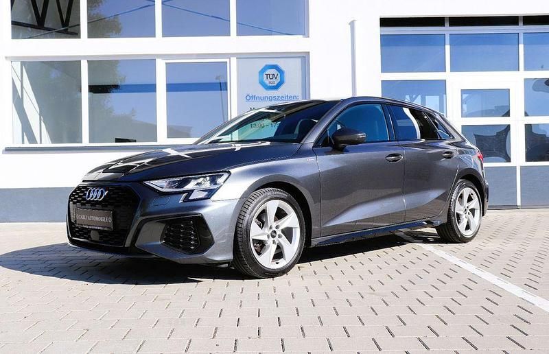 Grau Gebraucht 2022 Audi A3 Sportback S-Line Kleinwagen | 24.490 € (Etwas zu teuer) - Bild 1/3
