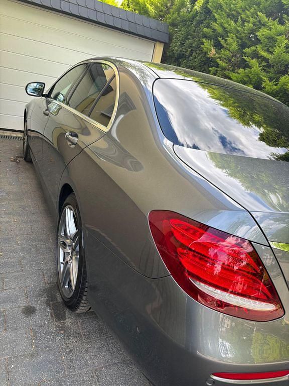 Gebraucht Mercedes E350 AMG line 286 PS (210 kW) 2018 Grau Limousine