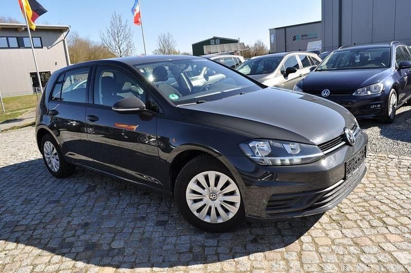 Second-hand VW Golf VII Trendline 86 CP (63 kW) 2018 Gri Berlinǎ