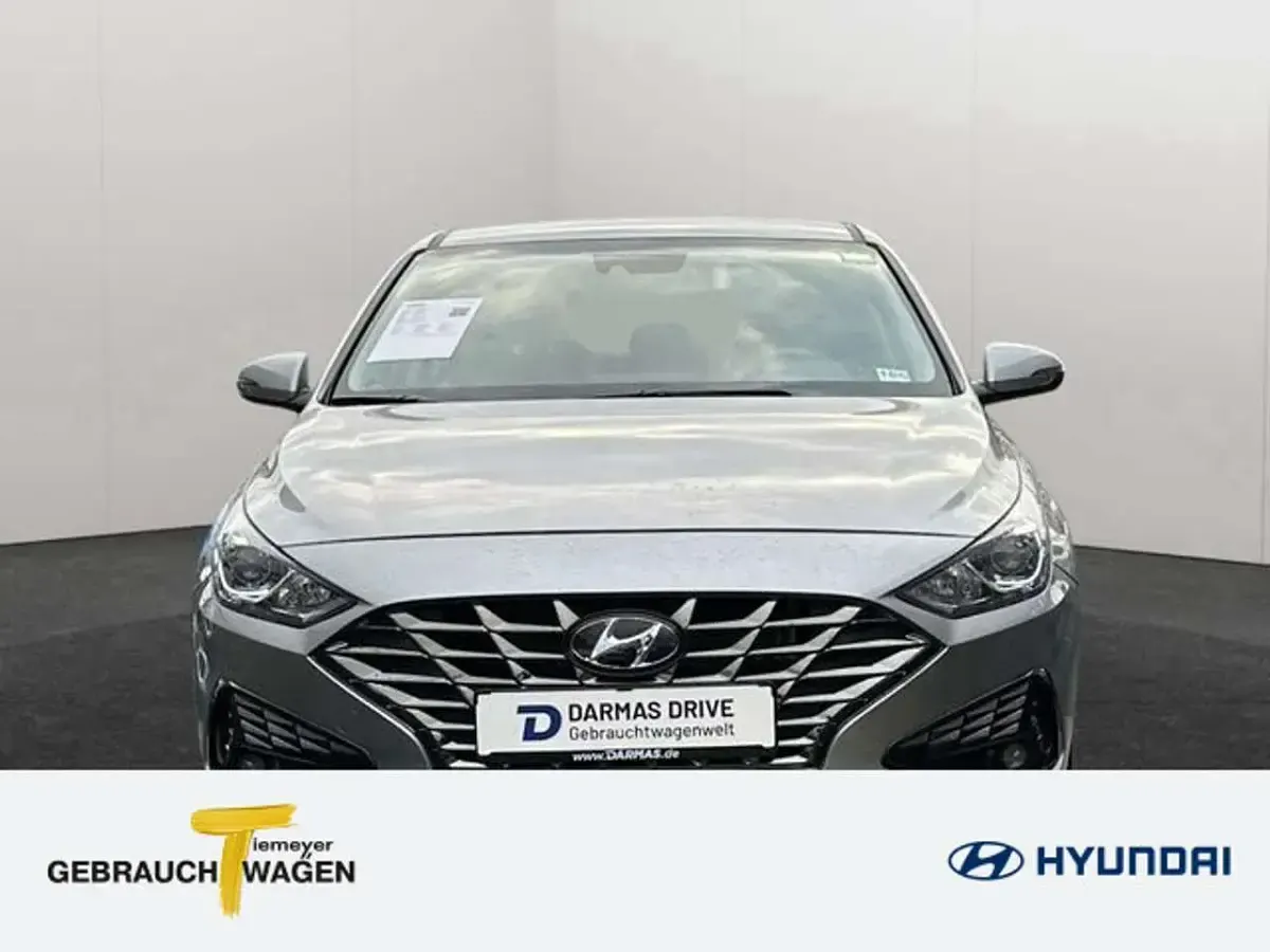 Gebraucht Hyundai i30 Trend 120 PS (88 kW) 2022 Silber Limousine