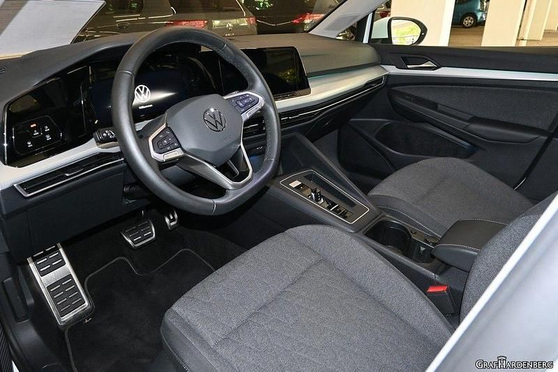 Gebraucht VW Golf VIII Move 150 PS (110 kW) 2024 Pure white Kombi