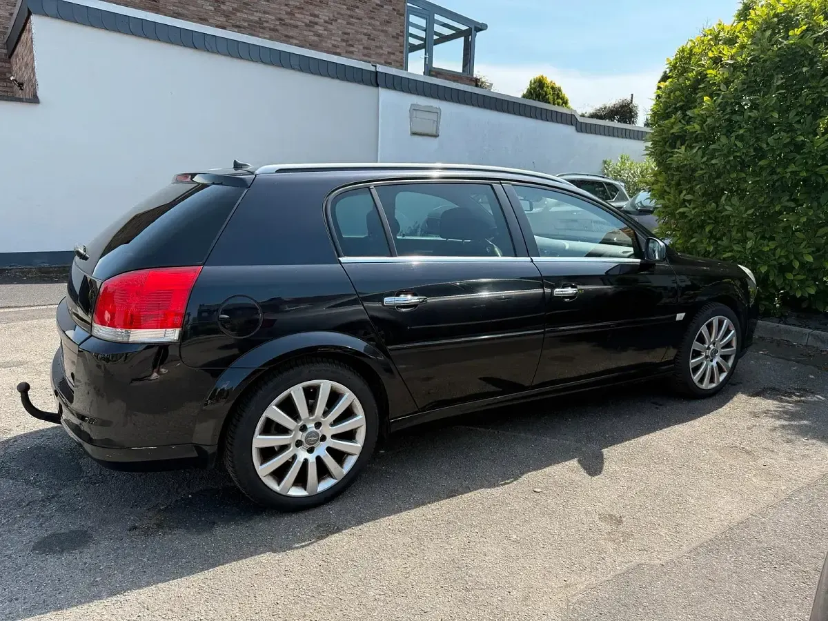 Gebraucht Opel Signum 155 PS (114 kW) 2007 Schwarz Kleinwagen