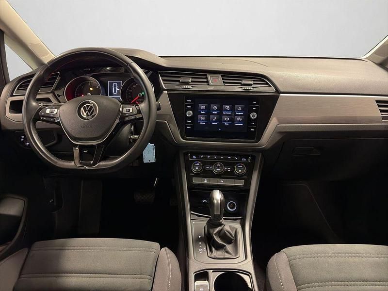 Gebraucht VW Touran Comfortline 150 PS (110 kW) 2022 Deep black perleffekt (metallic) Van / Kleinbus