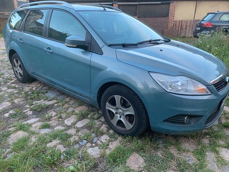 Blau Gebraucht 2010 Ford Focus Kombi | 1.500 € (Superpreis) - Bild 1/4