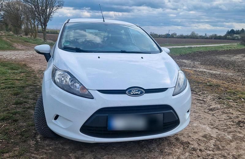 Gebraucht Ford Fiesta 60 PS (44 kW) 2011 Weiß Kleinwagen