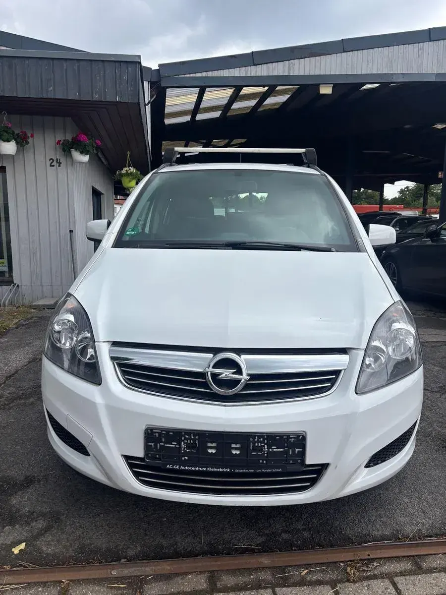 Gebraucht Opel Zafira 120 PS (88 kW) 2014 Weiß Van / Kleinbus