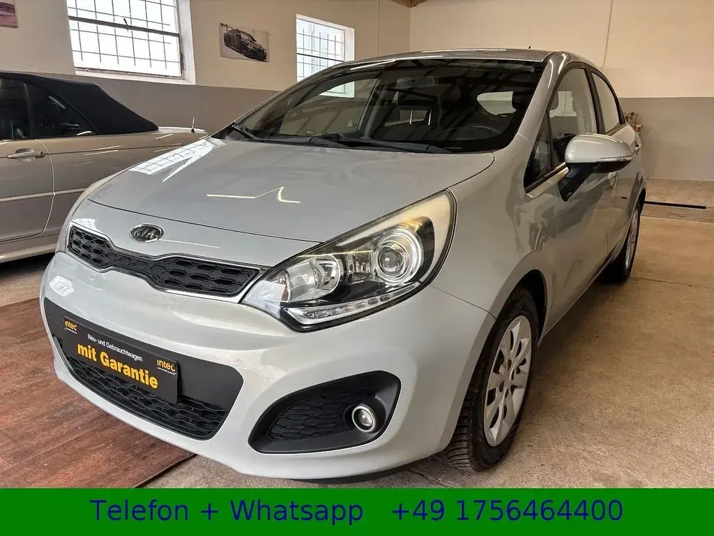 Gebraucht Kia Rio Attract 75 PS (55 kW) 2013 Beige Limousine
