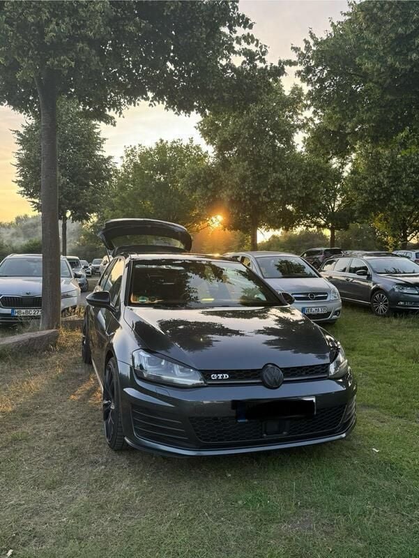 Grau Gebraucht 2015 VW Golf VII Sportline | 15.000 € (Fairer Preis) - Bild 1/4