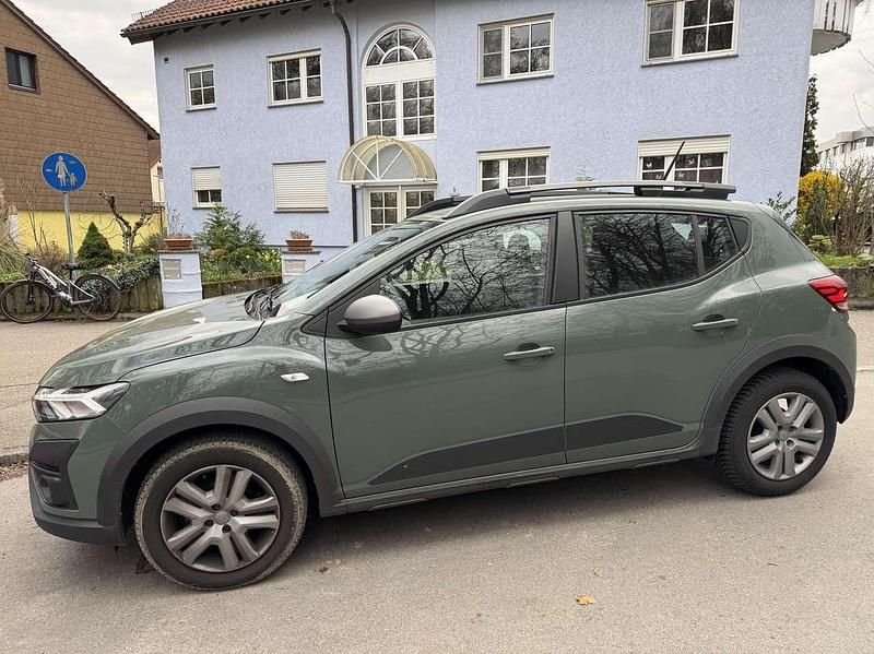 Gebraucht Dacia Sandero Expression 91 PS (66 kW) 2023 Grün Kleinwagen