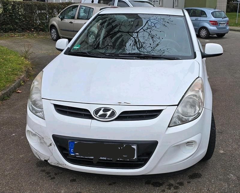 Weiß Gebraucht 2011 Hyundai i20 Kleinwagen | 2.650 € (Superpreis) - Bild 1/4