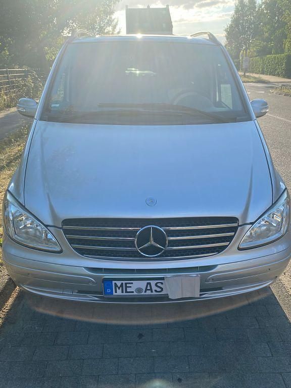 Silber Gebraucht 2007 Mercedes Viano Van / Kleinbus | 11.500 € (Fairer Preis) - Bild 1/4