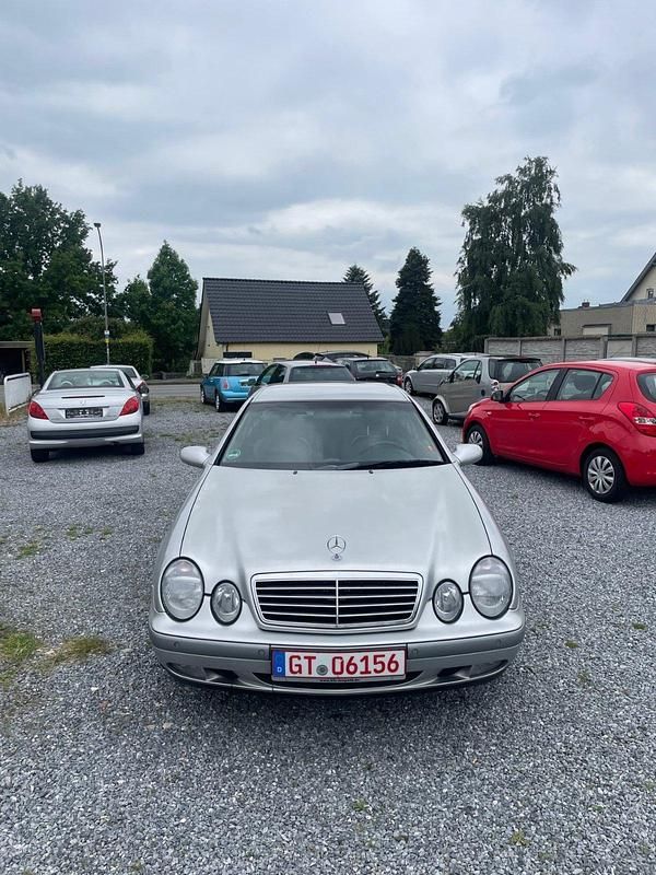 Grau Gebraucht 1998 Mercedes CLK200 Elegance Coupé | 2.699 € (Fairer Preis) - Bild 1/4
