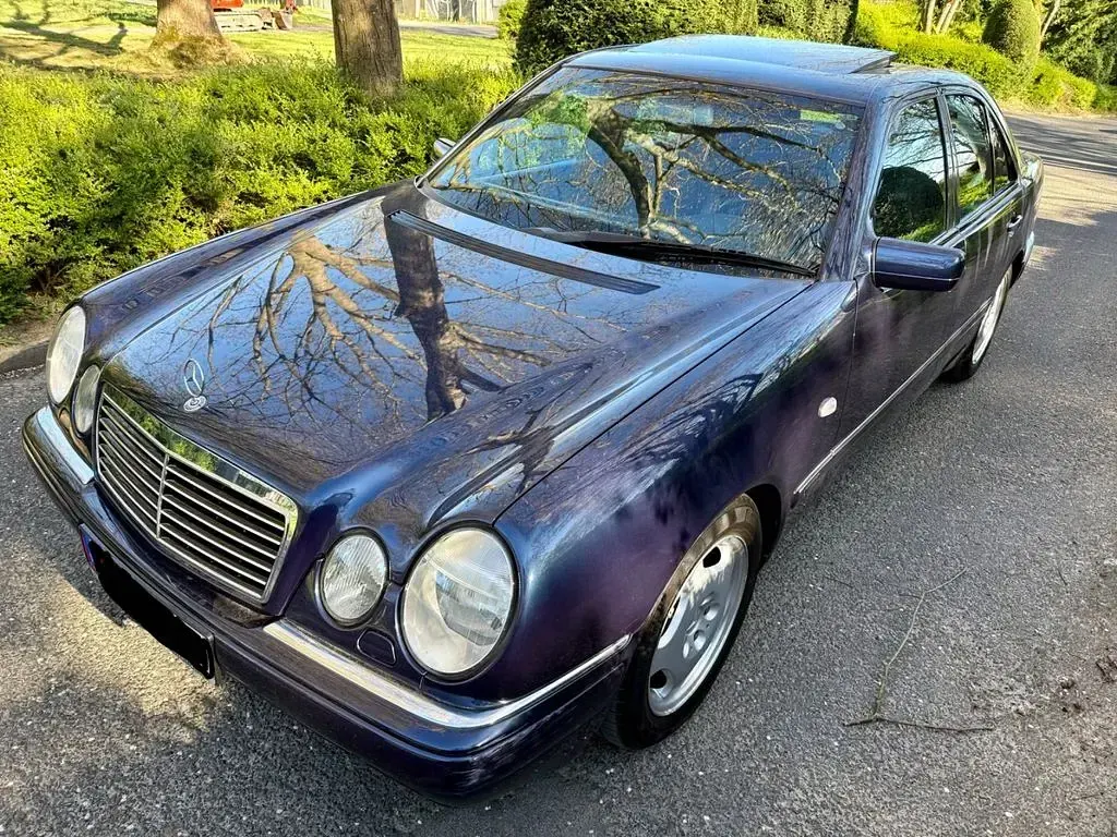 Second-hand Mercedes E230 150 CP (110 kW) 1996 Albastru Berlinǎ
