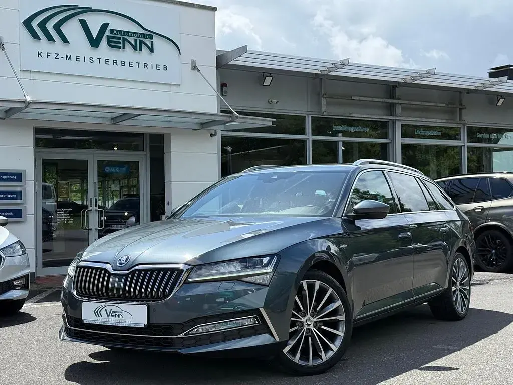 Gebraucht Skoda Superb LAURIN & KLEMENT 190 PS (139 kW) 2020 Grau Limousine