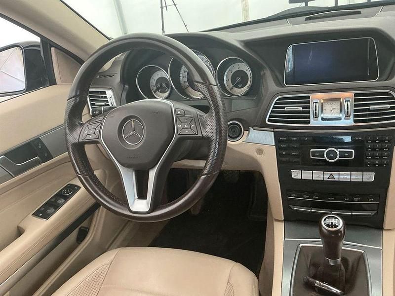 Gebraucht Mercedes E220 170 PS (125 kW) 2014 Schwarz Limousine