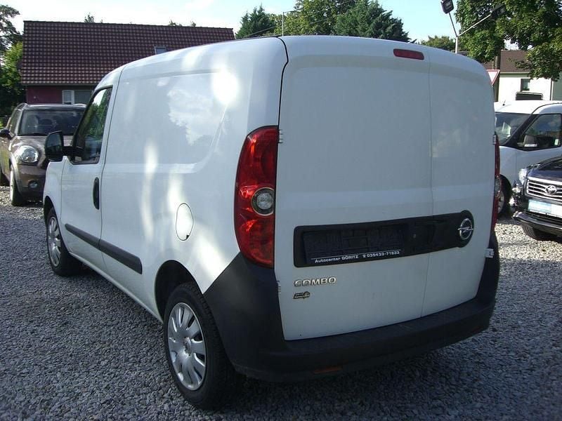 Second-hand Opel Combo 95 CP (69 kW) 2018 Alb Monovolum