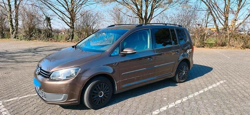 Gebraucht VW Touran 105 PS (77 kW) 2012 Braun Van / Kleinbus