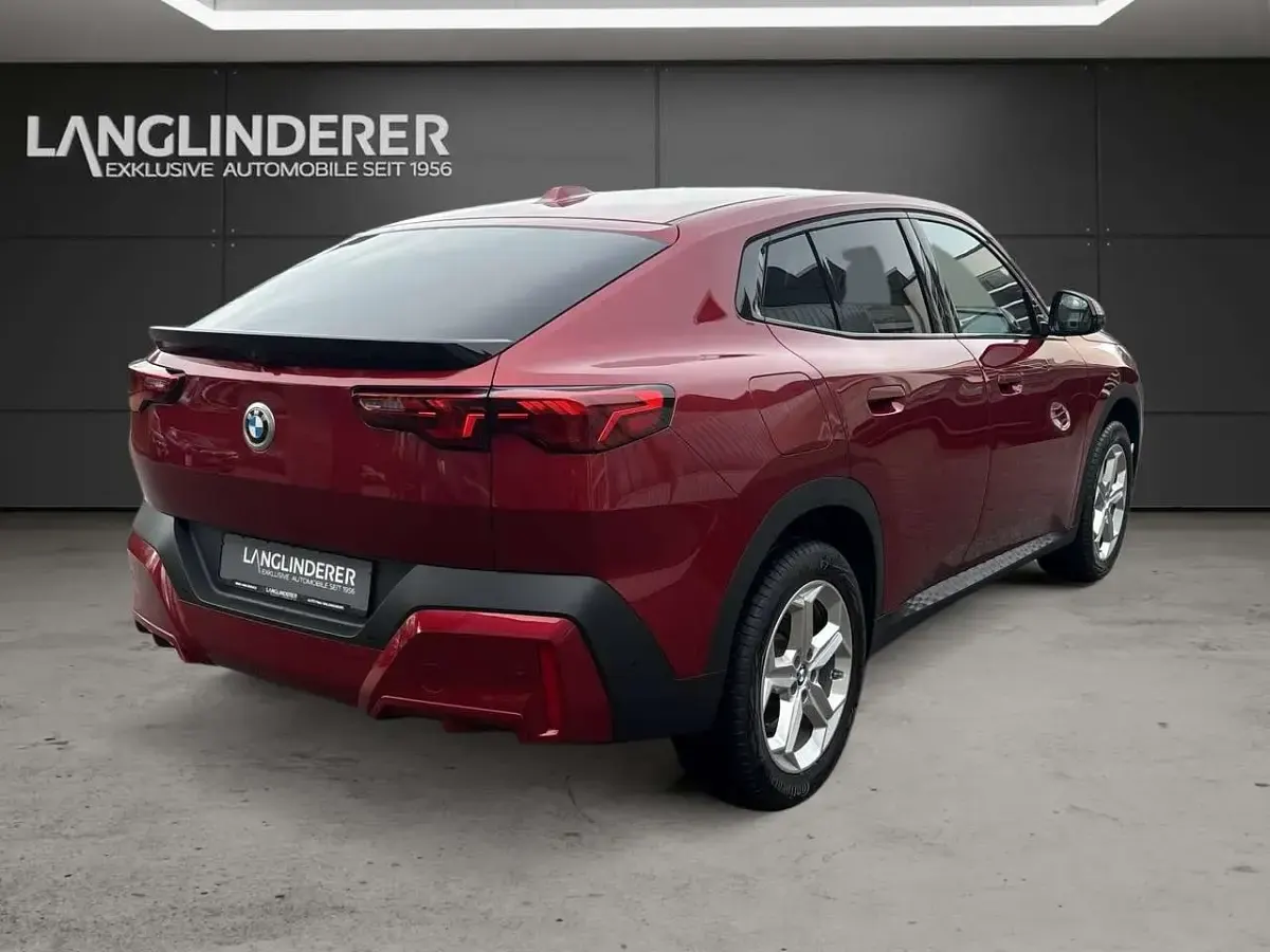 Gebraucht BMW X2 Sport Line 156 PS (114 kW) 2024 Dragon fire rot metallic SUV