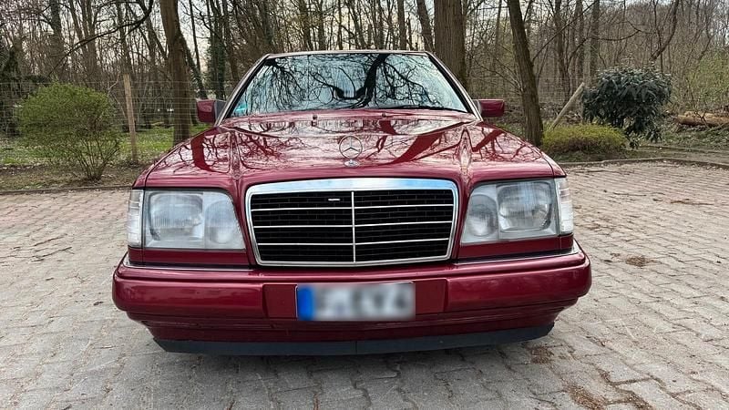 Gebraucht Mercedes E220 150 PS (110 kW) 1994 Rot Coupé