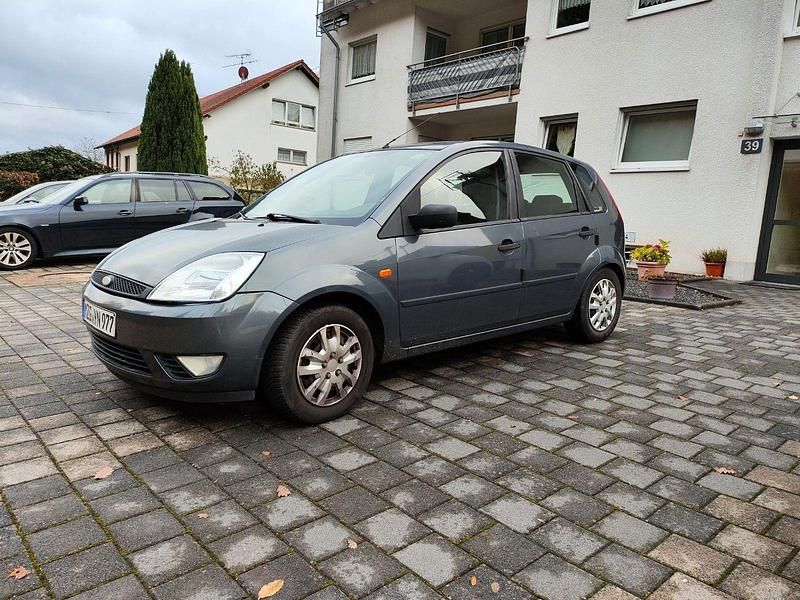 Grau Gebraucht 2004 Ford Fiesta Kleinwagen | 1.500 € - Bild 1/4