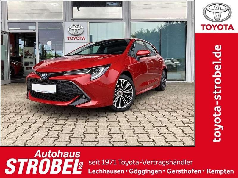 Karminarot metallic Gebraucht 2023 Toyota Corolla Team Limousine | 25.600 € (Fairer Preis) - Bild 1/4