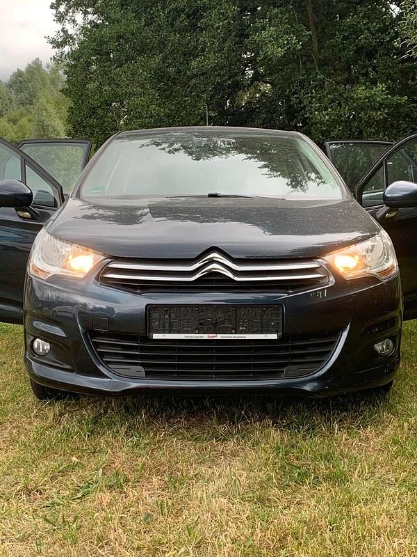 Blau Gebraucht 2011 Citroën C4 Limousine | 4.300 € (Guter Preis) - Bild 1/4