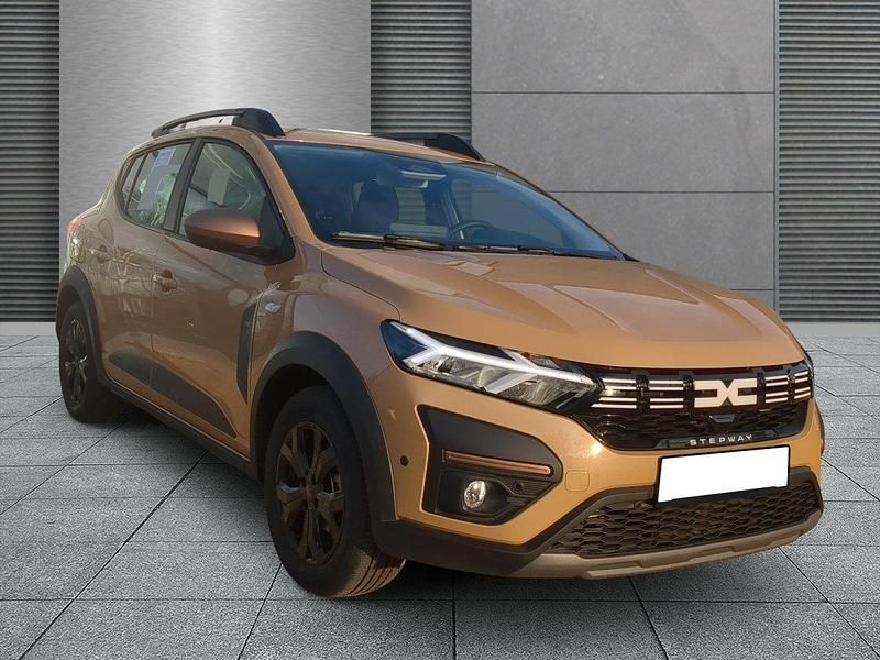 Neu Dacia Sandero Extreme 110 PS (80 kW) 2025 Safaribeige SUV