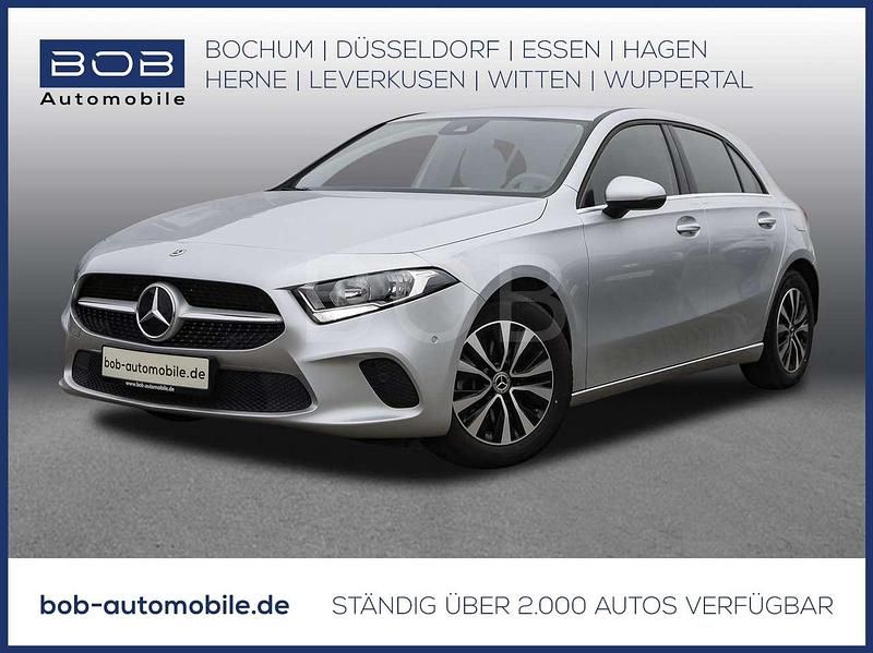 Silber Gebraucht 2022 Mercedes A200 Style Limousine | 24.222 € (Guter Preis) - Bild 1/3