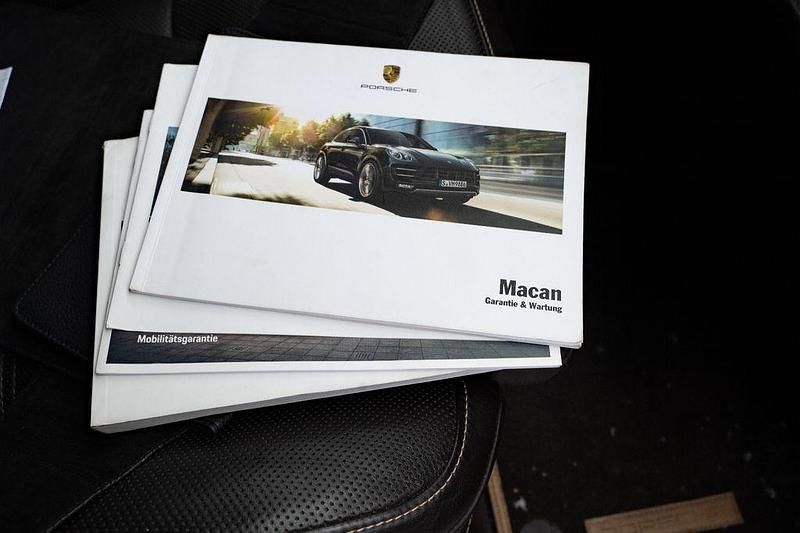 Gebraucht Porsche Macan Turbo Performance Package 441 PS (324 kW) 2017 Tiefschwarz SUV