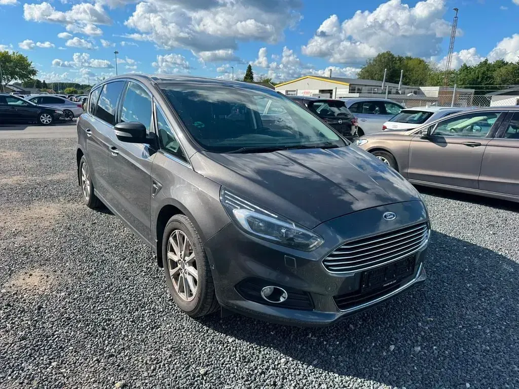 Gebraucht Ford S-MAX Titanium 179 PS (131 kW) 2018 Grau Van / Kleinbus