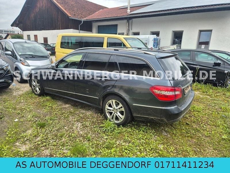 Gebraucht Mercedes E200 Avantgarde 136 PS (100 kW) 2010 Grau Kombi