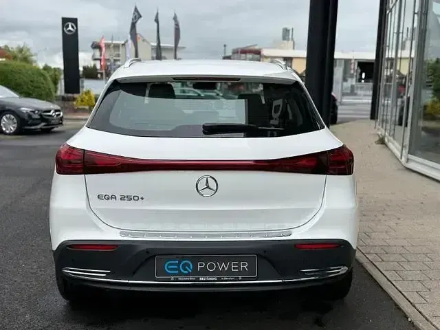 Gebraucht Mercedes EQA250+ Progressive 150 kW (204 PS) 2025 Unilack polarweiß SUV